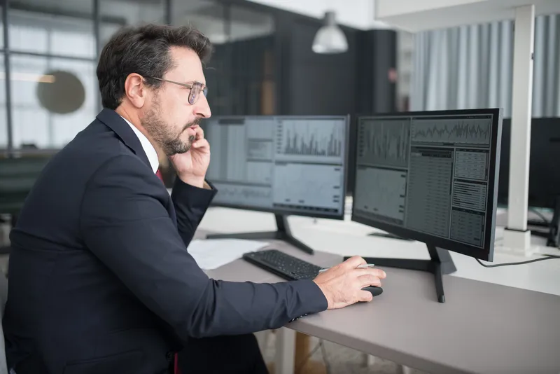 iFox AI-powered UK server monitoring and proactive 24/7 managed VPS governance